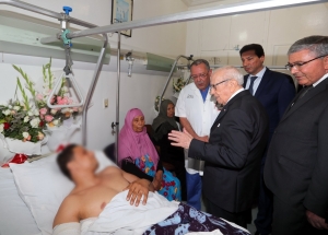 La visite du Président de la République aux blessés de l'opération terroriste à Ayn Sultan