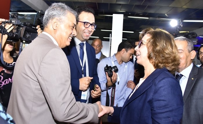 بنك تونس والإمارات يطلق بطاقات ماستر كارد خلال الصالون الدولي لخدمات البورصة و الماليّة