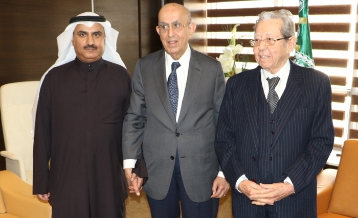 تحية منصور معلّى إلى عبد اللطيف الحمد " المناضل في مجال التنمية والاستثمار"  