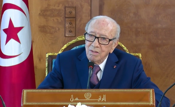 قايد السبسي : ينبغي أن يمرّ تغيير الحكومة عبر البرلمان (فيديو)  