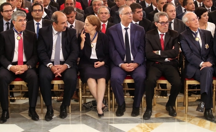 قايد السبسي يمنح وسام الجمهورية للدبلوماسيين ونيّس والخميري وباش طبجي وكحلوا والفواري