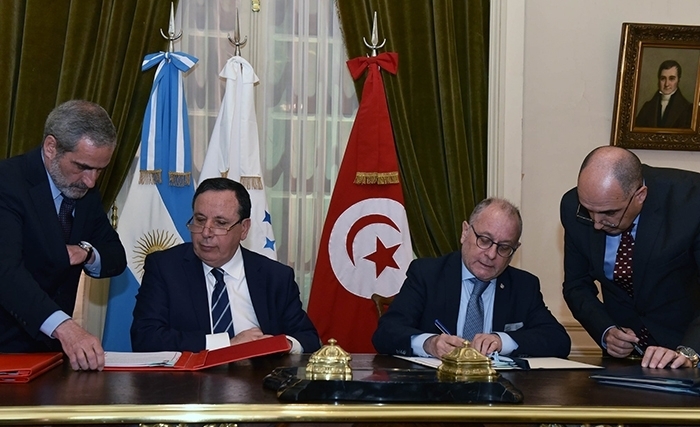 الجهيناوي يوقّع مع نظيره الأرجنتيني اتفاقيتي تعاون 