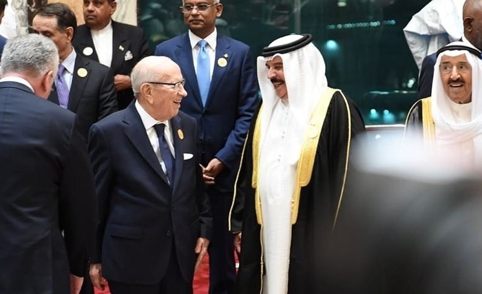 في كلمة باسم المجموعة العربية في القمّة الإسلامية  قايد السبسي يدعو إلى بناء موقف عربي إسلامي متين  
