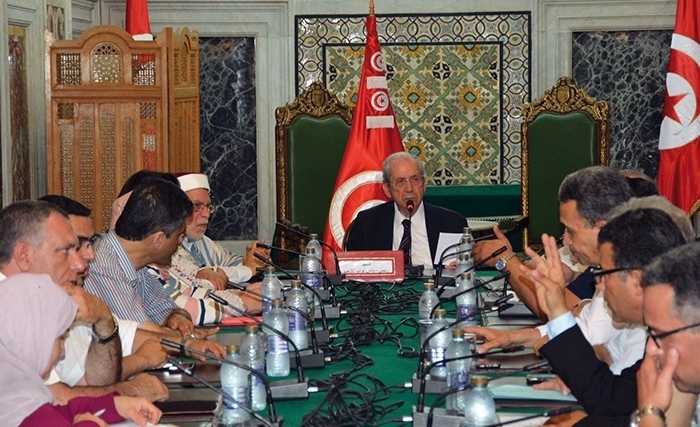 فـــي هـــشــاشــة النـــمـــوذج الديــمــقــراطـي التـــونسـي