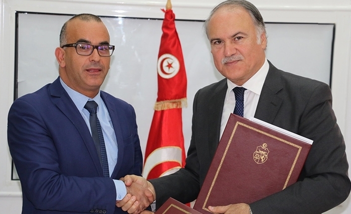 التـربـيــة علـى وسـائـل الاتصال في برامج الابتدائي بدايـة مـــن العــام القــادم