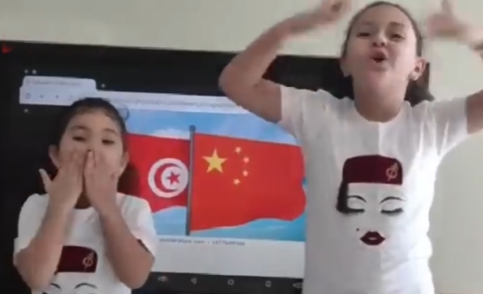 Quand des enfants de Tunisiens établis en Chine expriment leur solidarité avec les Chinois face à la pandémie du virus Corona (Vidéo)