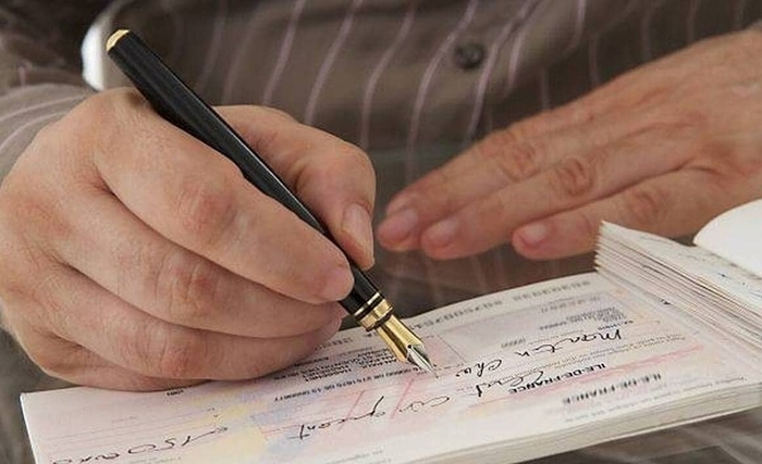 هل من لفتة إنسانية نحو التونسيين الفارّين إلى الخارج جرّاء قضايا شيكات بدون رصيد؟ 