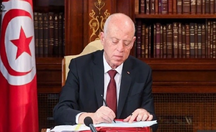 قيس سعيد يمنح العشرات من الفلسطينيين الجنسية التونسية