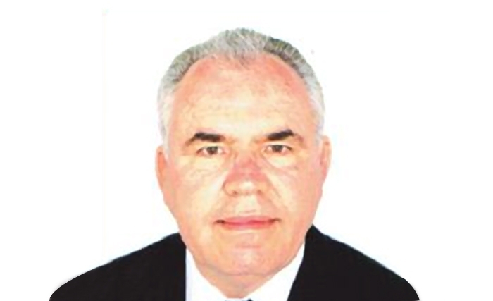 من يكون الهادي خيري وزير الصحة القترح