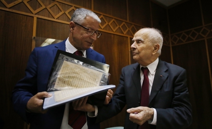 رسائل ووثائق نادرة لبورقيبة تودعها أسرة المناضل الشاذلي قلالة الى الأرشيف الوطني‎‎ (ألببومم صور)