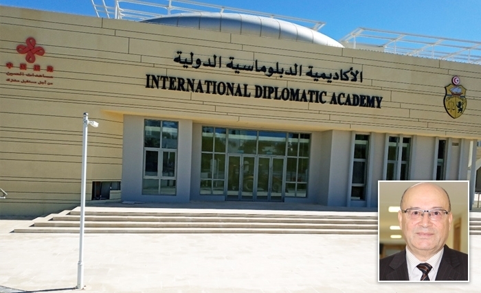 محمد ابراهيم الحصايري: قِفَا نَشْكُ  