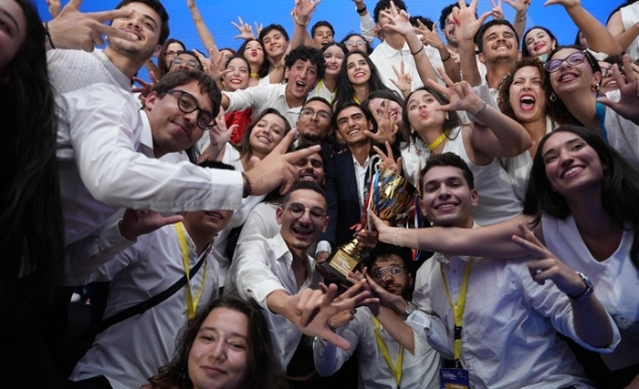 Parmi 3600 étudiants de 90 établissements: Enactus TBS Champion de Tunisie Parmi 3600 étudiants de 90 établissements: Enactus TBS Champion de Tunisie