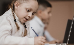 Le monde de l’éducation et la pratique évaluative à l’ère des intelligences artificielles génératives