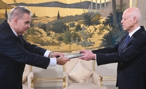 Les nouveaux ambassadeurs du Gabon, d’Afrique du Sud, de Palestine, de Côte d’Ivoire et d’Inde à Tunis présentent leurs lettres de créance au président Saïed (Album photos et Vidéo)